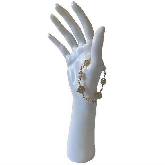 Linda Levinson Vintage & Signed Yellow Gold Tone & Faux Pearl Tennis Bracelet. - Picture 6 of 8